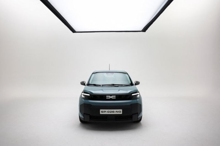 Dacia, la marque économique du groupe Renault, dévoile la nouvelle Dacia Spring EV à Aubervilliers, près de Paris
