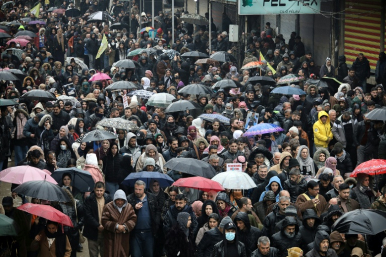 Manifestation de Kurdes de Syrie à Qamichli, dans le nord-est du pays, le 13 janvier 2026 ( AFP / Delil SOULEIMAN )