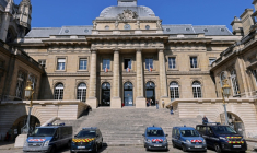 Le procès de l'ex-rebelle congolais Roger Lumbala s'ouvre mercredi à Paris, une audience historique sur les atrocités commises dans l'est de la République démocratique du Congo ( AFP / Thomas COEX )