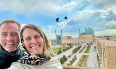 Craig et Lindsay Foreman à Ispahan (Iran), à une date indéterminée, sur une photo diffusée à Londres par leur famille le 4 août 2025 ( FAMILY HANDOUT / - )