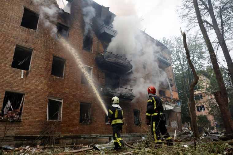 Conséquences des frappes de missiles et de drones russes, à Kyiv