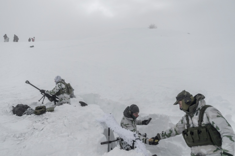 Des chasseurs alpins participent à un exercice par temps froid dans les montagnes autour de Sainte-Foy-Tarentaise, le 28 janvier 2026 en Savoie ( AFP / Jeff PACHOUD )