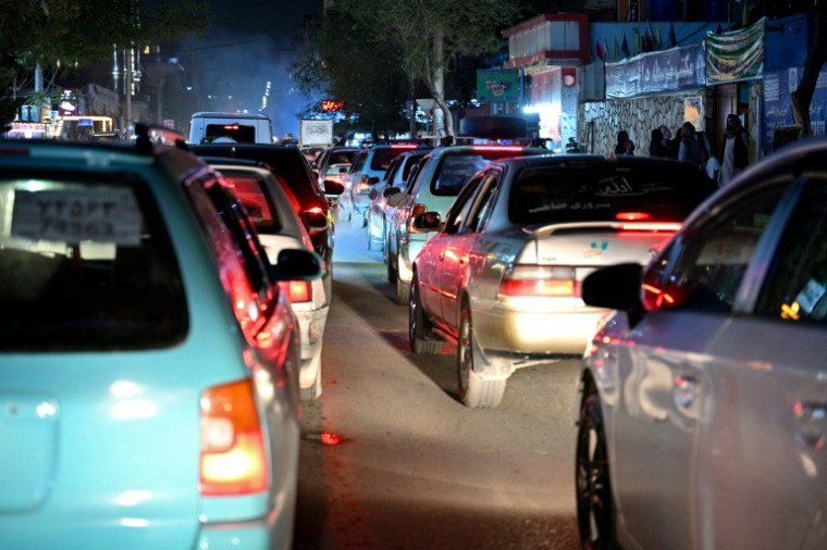 Des taxis (en bleu) dans un embouteillage à Kaboul, le 10 septembre 2026 en Afghanistan ( AFP / Wakil KOHSAR )