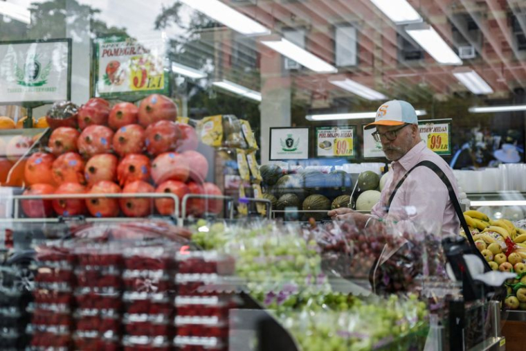 Une personne fait ses courses à New York