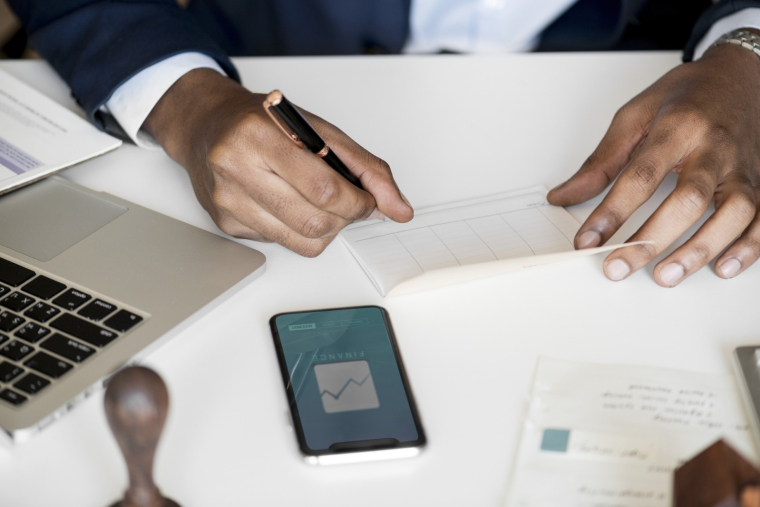 Les banquiers analysent méticuleusement les trois derniers relevés de compte des demandeurs (illustration). (Pixabay / rawpixel)