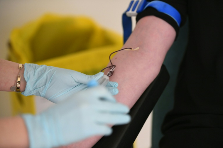 La vitesse de sédimentation, un test sanguin réalisé plusieurs millions de fois par année en France, n'a qu'un intérêt limité et ne devrait plus être prescrit selon l'HAS ( AFP / DAMIEN MEYER )