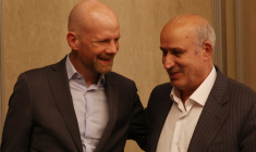 Le président de la Fédération iranienne de football, Mehdi Taj, rencontre le secrétaire général de la FIFA, Mattias Grafstrom