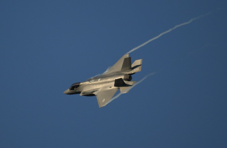 Un chasseur F-35, lors d'un exercice, le 8 avril 2025, aux Pays-Bas ( AFP / JOHN THYS )