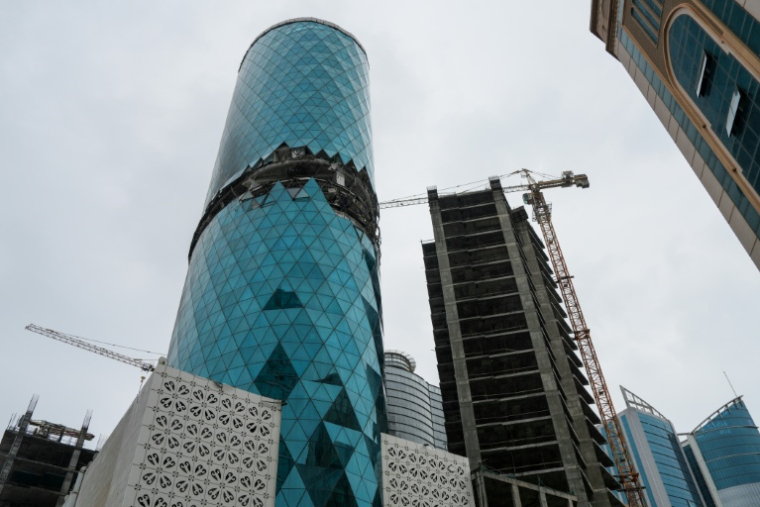 Un bâtiment endommagé par la frappe d'un drone à Manama, à Bahreïn, le 10 mars 2026  ( AFP / - )