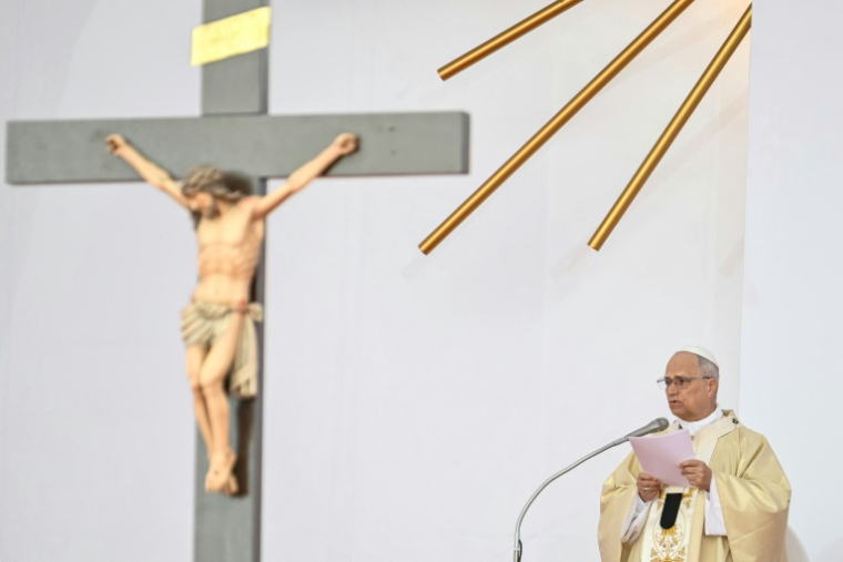 Le pape Léon XIV célèbre une messe de plein air à Kilamba, en Angola, le 19 avril 2026 ( AFP / Alberto PIZZOLI )