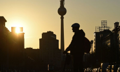 La tour de télévision au coucher du soleil à Berlin