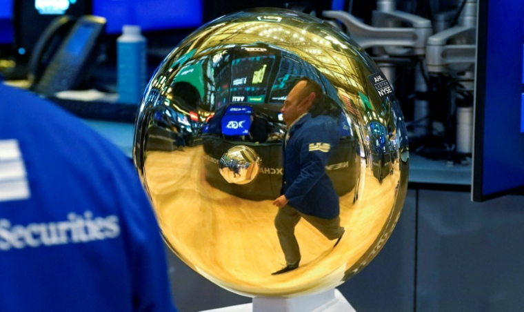 Un opérateur à la Bourse de New York, le 8 mai 2025. ( AFP / TIMOTHY A. CLARY )