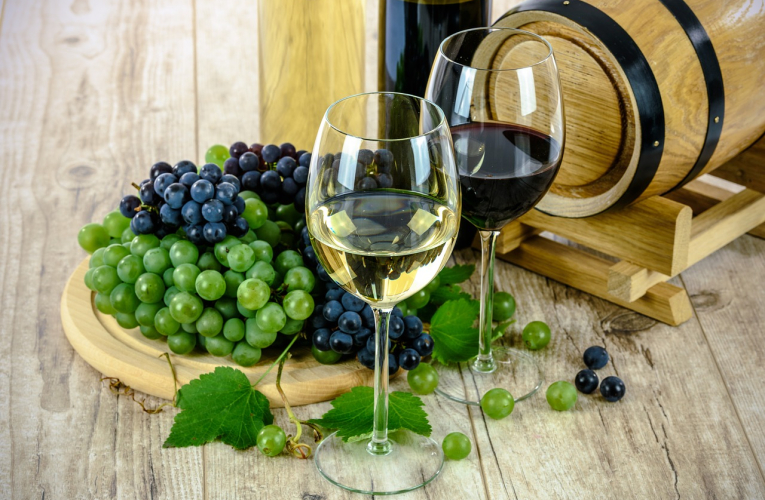 La consommation de vin a baissé en France sur un an. (illustration) (PhotoMIX-Company / Pixabay)