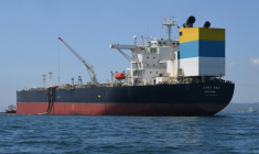 Le navire Sara Sky, battant pavillon sierra-léonais et transportant du pétrole brut russe, ancré au port de Limay, dans la province de Bataan, le 26 mars 2026 aux Philippines ( AFP / Ted ALJIBE )