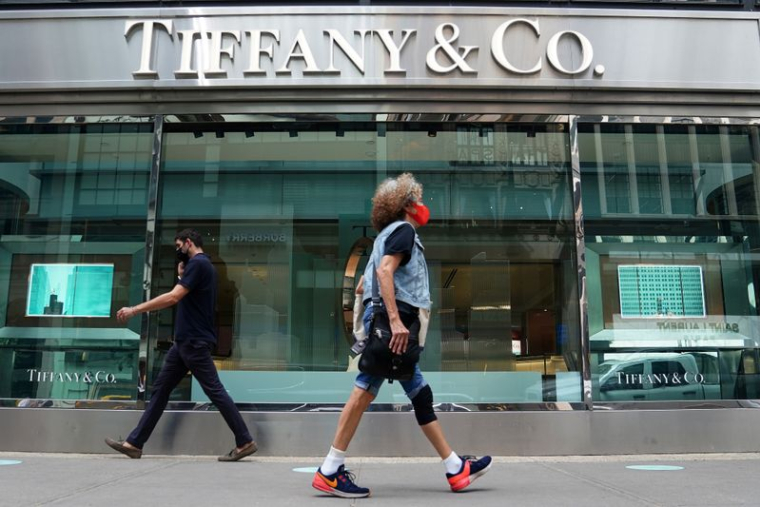 TIFFANY DÉNONCE LES EFFORTS DE LVMH POUR ÉVITER DE PAYER LE MONTANT CONVENU