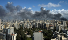 Fumée au-dessus de Beyrouth après une frappe israélienne le 8 avril ( AFP / Dylan COLLINS )