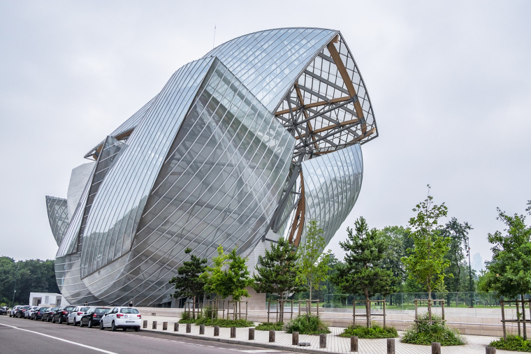 La Fondation Louis Vuitton &agrave; Paris est devenue un haut lieu d&rsquo;expositions culturelles. Qui est au service de qui? L&rsquo;art ou le luxe? (cr&eacute;dit: Adobe Stock)