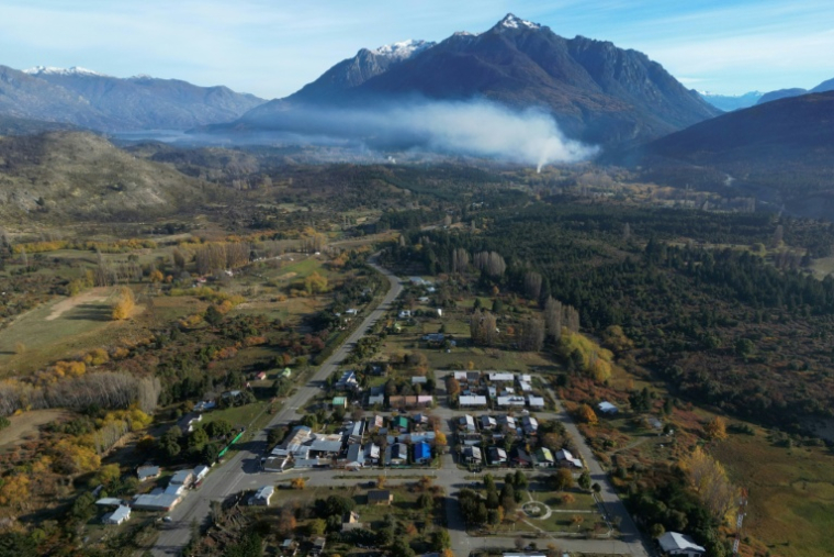 Vue aérienne du village d'Epuyen, dans la province de Chubut, en Argentine, le 9 mai 2026, où une épidémie d'hantavirus a fait 11 morts en 2018-2019. ( AFP / JUAN MABROMATA )