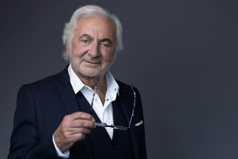Le coiffeur français Franck Provost, lors d'une séance photo à Neuilly-sur-Seine, à Paris, le 6 mai 2025 ( AFP / JOEL SAGET )