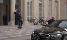Macron reçoit von der Leyen à l’Elysée