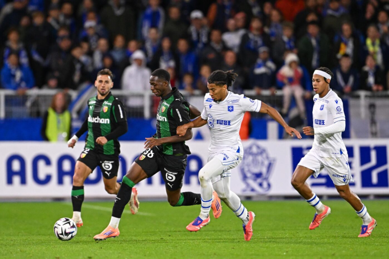 Une tête au bout de l'effort et Lens s'impose à 10 à Auxerre