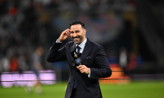 Après le foot, la radio, la télé, la danse et le cinéma, Adil Rami découvre le théâtre