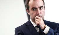 Le Premier ministre Sébastien Lecornu lors d'une visite à la Direction nationale des enquêtes fiscales (DNEF) et à la Direction nationale et internationale des contrôles (DVNI), à Romainville, le 23 octobre 2025 ( POOL / Thibaud MORITZ )