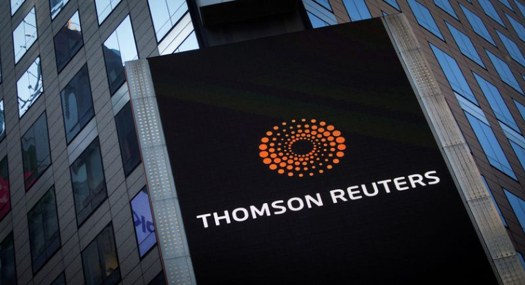 Le logo de Thomson Reuters est visible sur le bâtiment de l'entreprise à Times Square, New York