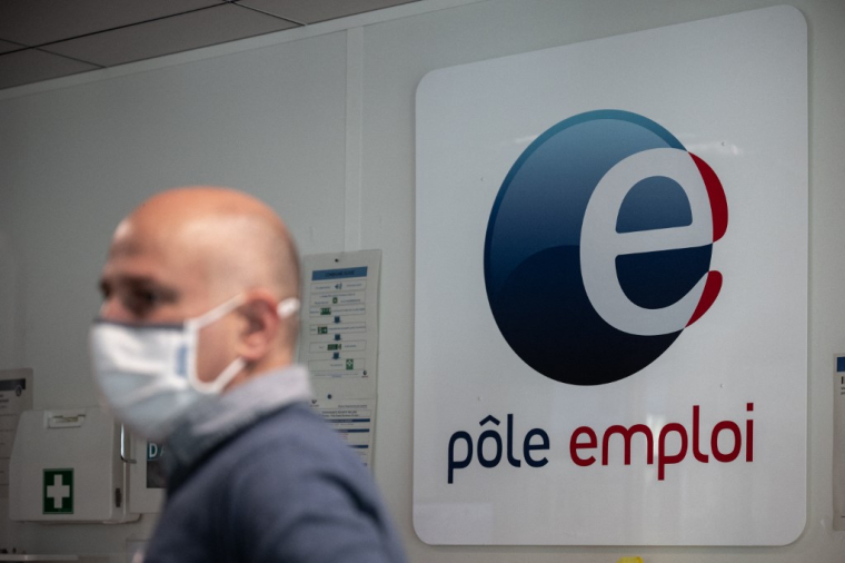 Un bureau de pôle emploi à Bordeaux, le 19 février 2022. ( AFP / PHILIPPE LOPEZ )