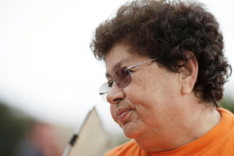 La traductrice, biographe et militante féministe Cathy Bernheim assiste le 26 août 2010 place du Trocadéro à Paris à un rassemblement pour commémorer les 40 ans du mouvement féministe. Il y a tout juste 40 ans Cathy Bernheim et une dizaine d'autres femmes signaient l'acte de naissance du féminisme français en allant déposer une gerbe "à la femme inconnue du soldat inconnu" sous l'Arc de Triomphe. AFP PHOTO / THOMAS COEX ( AFP / THOMAS COEX )