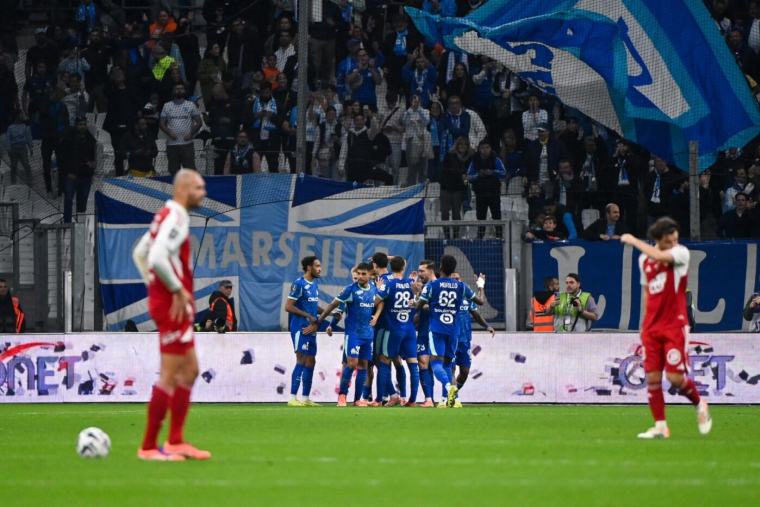 Marseille tyrannise Brest et passe leader !