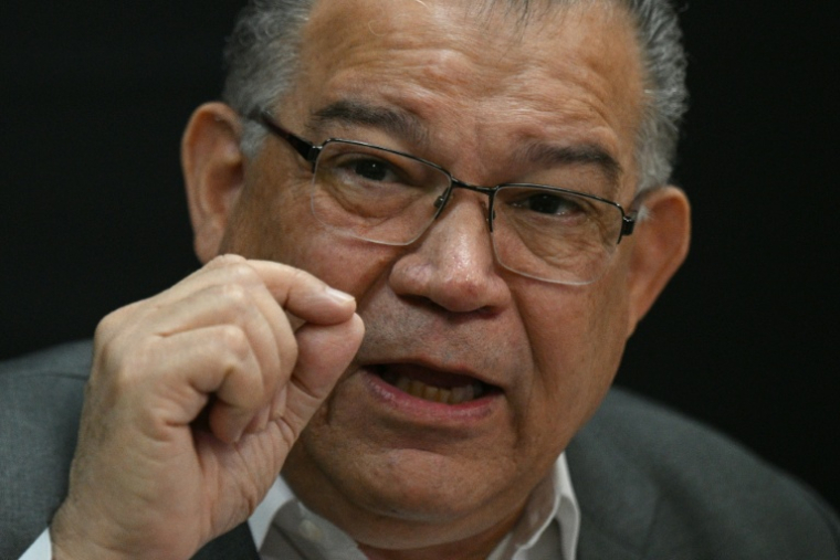 L’ancien candidat à la présidentielle vénézuélienne Enrique Márquez, qui a été libéré de prison le 8 janvier 2025, s’exprime lors d’une conférence de presse à Caracas, le 14 octobre 2024 ( AFP / Federico PARRA )