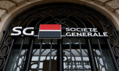 Logo de la Société Générale à l'extérieur d'un immeuble de la banque à Paris