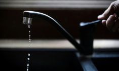 Deux ont mis en ligne jeudi un site proposant une carte interactive des principaux polluants chimiques présents dans l'eau du robinet en France ( AFP / Lionel BONAVENTURE )