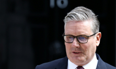 Keir Starmer pendant son discours devant le 10 Downing Street à Londres le 22 juin 2026  ( AFP / Henry NICHOLLS )