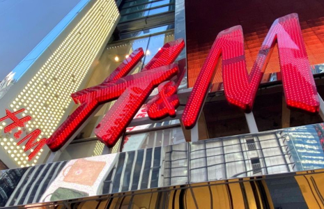 LES VENTES DE H&M AU 3E TRIMESTRE RESTENT EN DEÇÀ DES NIVEAUX PRÉ-PANDÉMIQUES