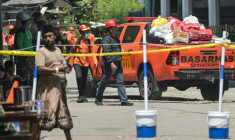 Les secours dans le secteur où une école s'est effondrée, à Sidoarjo, en Indonésie, le 2 octobre 2025 ( AFP / Juni KRISWANTO )