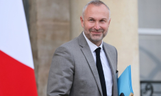 Le ministre des Relations avec le Parlement Laurent Panifous quitte le palais de l'Elysée après le conseil des ministres, le 22 octobre 2025 ( AFP / Ludovic MARIN )
