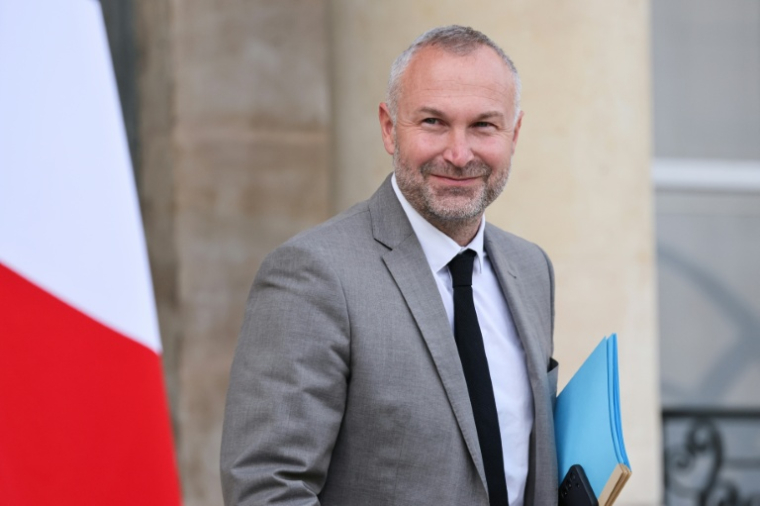 Le ministre des Relations avec le Parlement Laurent Panifous quitte le palais de l'Elysée après le conseil des ministres, le 22 octobre 2025 ( AFP / Ludovic MARIN )
