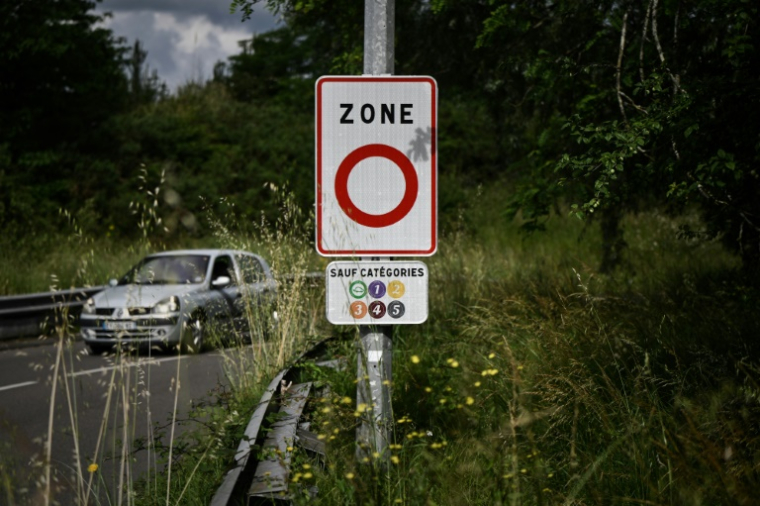 Panneau de zone à faibles émissions, le 21 mai 2025 à Mérignac ( AFP / Philippe LOPEZ )