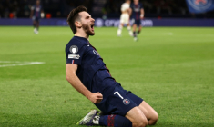 L'attaquant géorgien du Paris Saint-Germain Khvicha Kvaratskhelia après son but contre l'Atalanta Bergame, en Ligue des champions au Parc des Princes le 17 septembre 2025  ( AFP / FRANCK FIFE )