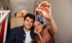 La vente en nue-propriété permet de céder la propriété d’un bien immobilier tout en conservant l’usufruit, offrant au vendeur un capital immédiat et à l’acheteur une décote importante sur le prix d’achat. ( crédit photo : Getty Images )