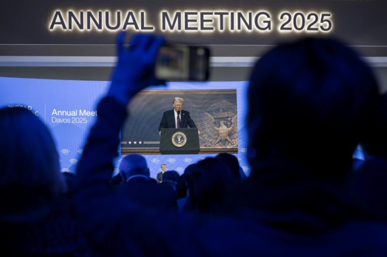 Donald Trump lors de son allocution en visioconférence à Davos le 23 janvier 2025  ( AFP / Fabrice COFFRINI )