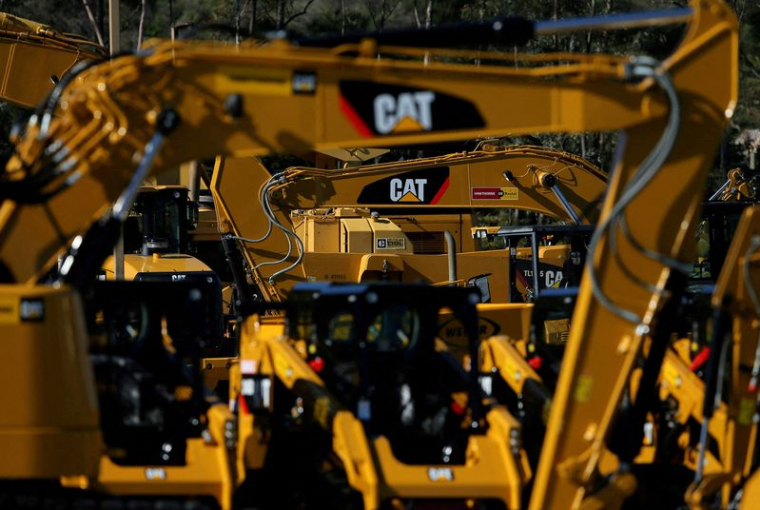CATERPILLAR SURPASSE LES ESTIMATIONS AU QUATRIÈME TRIMESTRE, PORTÉ PAR LE REBOND DANS LA CONSTRUCTION