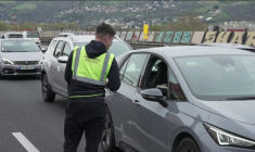 Hausse des prix des carburants: manifestation de routiers sur l'A7