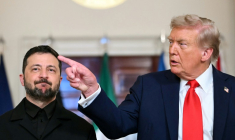 Le président ukrainien Volodymyr Zelensky et le président américain Donald Trump à la Maison Blanche,le 18 août 2025 ( AFP / ANDREW CABALLERO-REYNOLDS )
