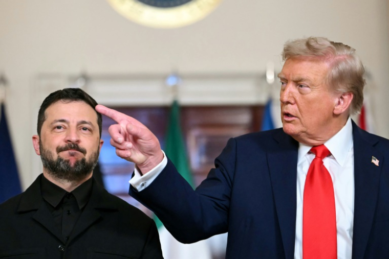 Le président ukrainien Volodymyr Zelensky et le président américain Donald Trump à la Maison Blanche,le 18 août 2025 ( AFP / ANDREW CABALLERO-REYNOLDS )