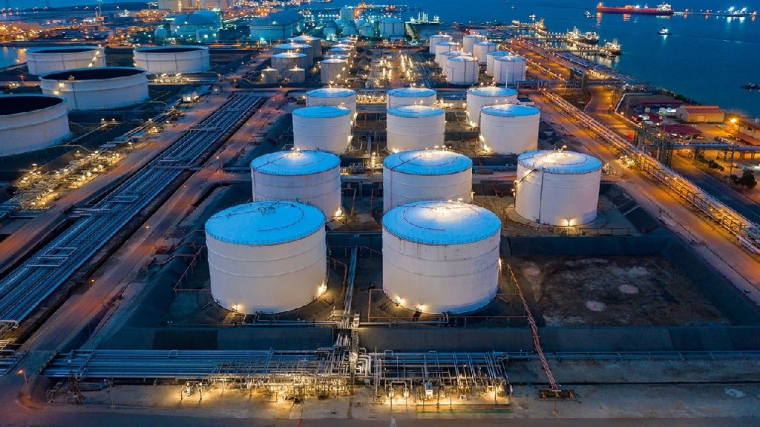 "Les pays exportateurs de pétrole auraient plus que jamais besoin de leur ressources pétrolières pour être en mesure d’apporter les réponses à la hauteur des dégâts humains et économiques inédits provoqués par l’épidémie." (Crédits photo : Adobe Stock)