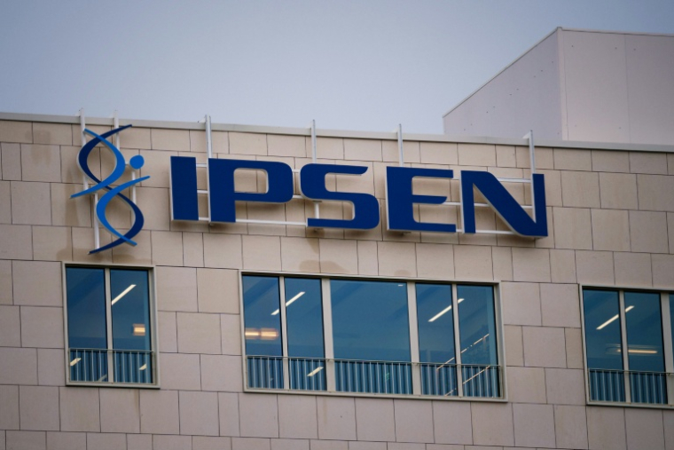 Le groupe pharmaceutique français Ipsen a annoncé mercredi avoir obtenu une "autorisation de mise sur le marché conditionnelle" dans l'Union européenne pour sa thérapie Ojemda utilisée dans une tumeur cérébrale rare de l'enfant ( AFP / Dimitar DILKOFF )