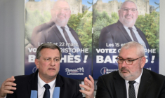 Le maire RN de Perpignan Louis Aliot (g) et le candidat RN aux municipales à Carcassonne Christophe Barthès le 18 mars 2026 à Carcassonne ( AFP / Ed JONES )